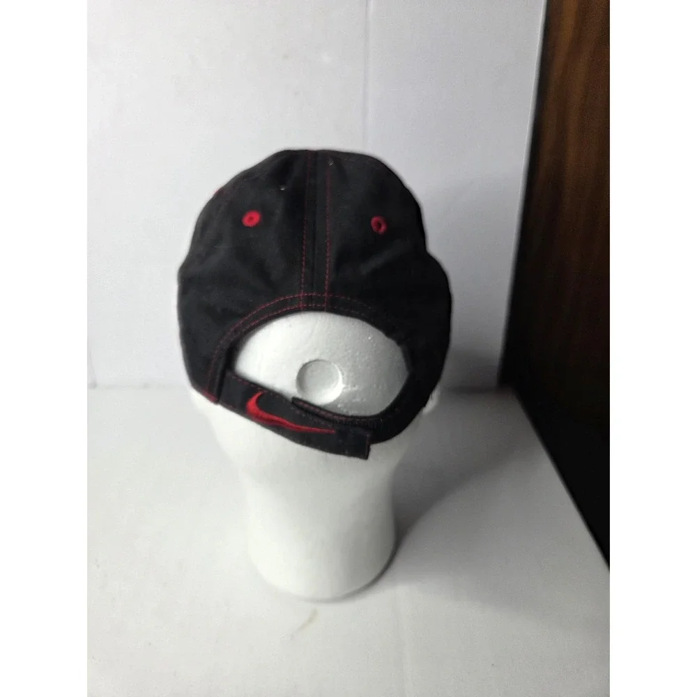 Nike Child Baseball‎ Cap Black Red Contrast Stitching Embroidered Swoosh Hat